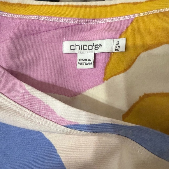 Chico's Colorful Abstract V-Neck Tee - Picture 4 of 5